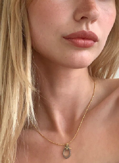 Gold Diamond Claspa Necklace