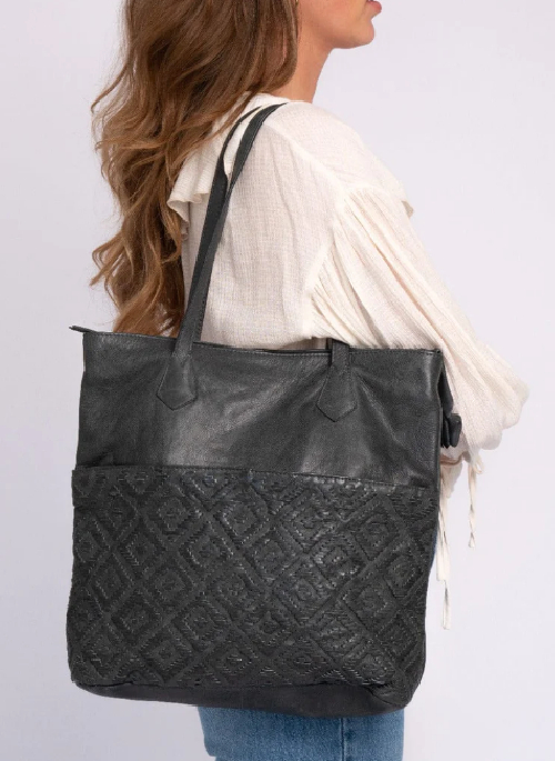 Mast Tote