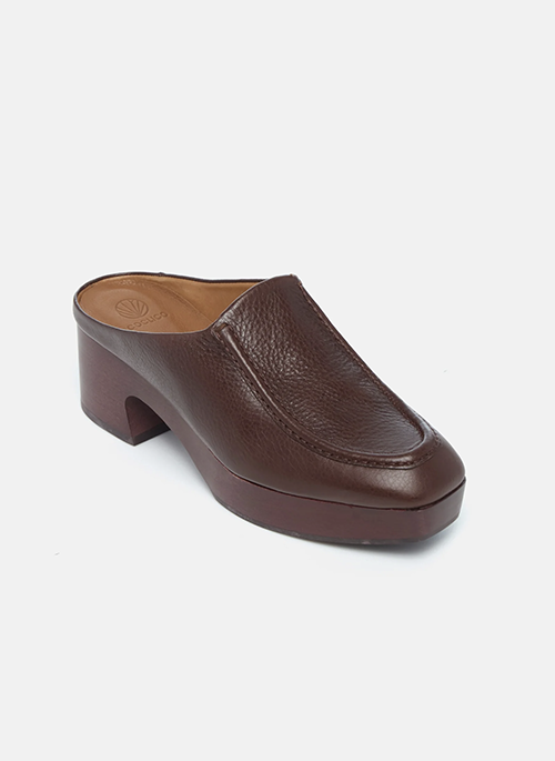Qadira Clog