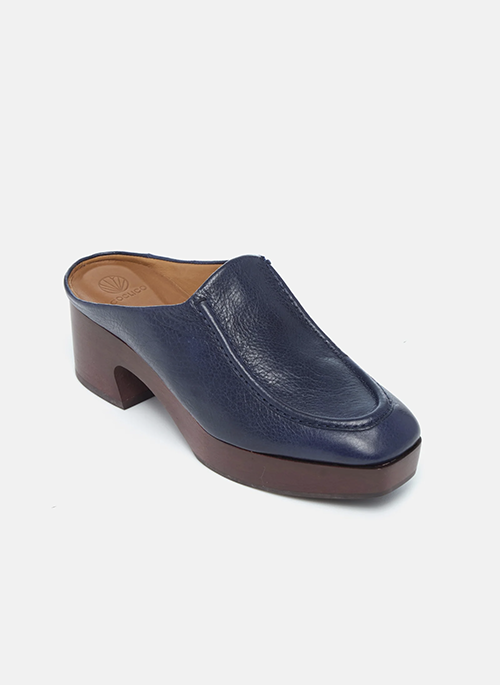 Qadira Clog