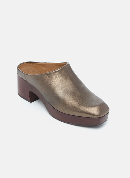Qadira Clog