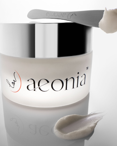 Lift, tighten, and glow –– effortlessly ✨Packed with powerful ingredients to enhance elasticity and smooth fine lines, the Aeonia Sculpting Cream is the perfect addition to your skincare routine. Using the Sculpting Cream applicator tool, you can effortlessly sculpt your face and neck for a rejuvenated appearance.